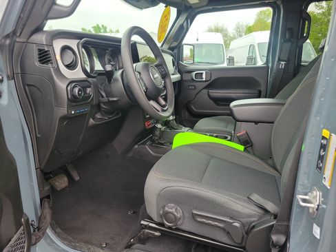 Used 2025 Jeep Wrangler Unlimited Sport S 4xe AWD/4WD image 7