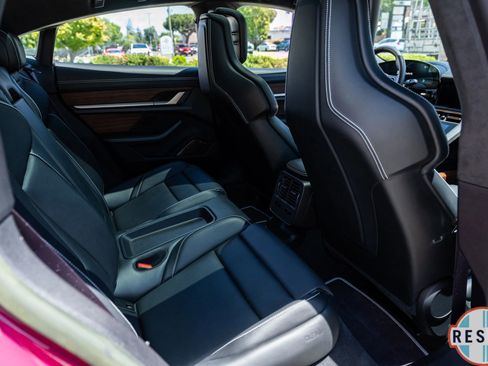Used 2022 Porsche Taycan Turbo S image 11