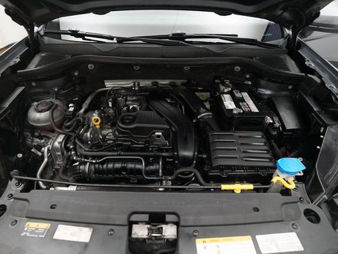 Used 2022 Volkswagen Taos SE image 3