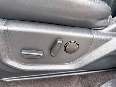 Used 2023 Ford Expedition XLT image 18