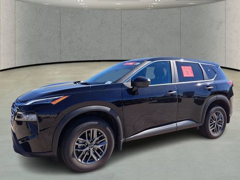 Used 2026 Nissan Rogue S FWD image 1