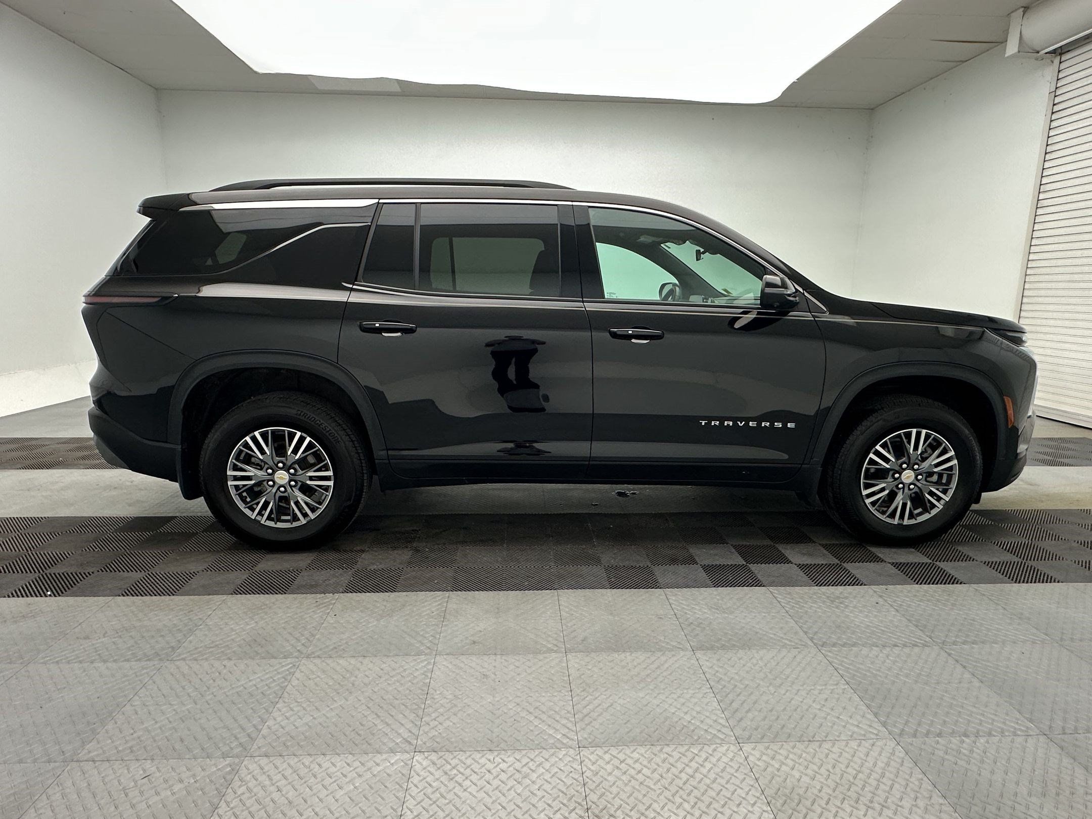 Certified 2025 Chevrolet Traverse LT w/ Driver Confidence Package AWD/4WD image 8
