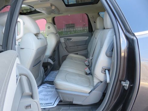 Used 2017 Chevrolet Traverse LT image 22
