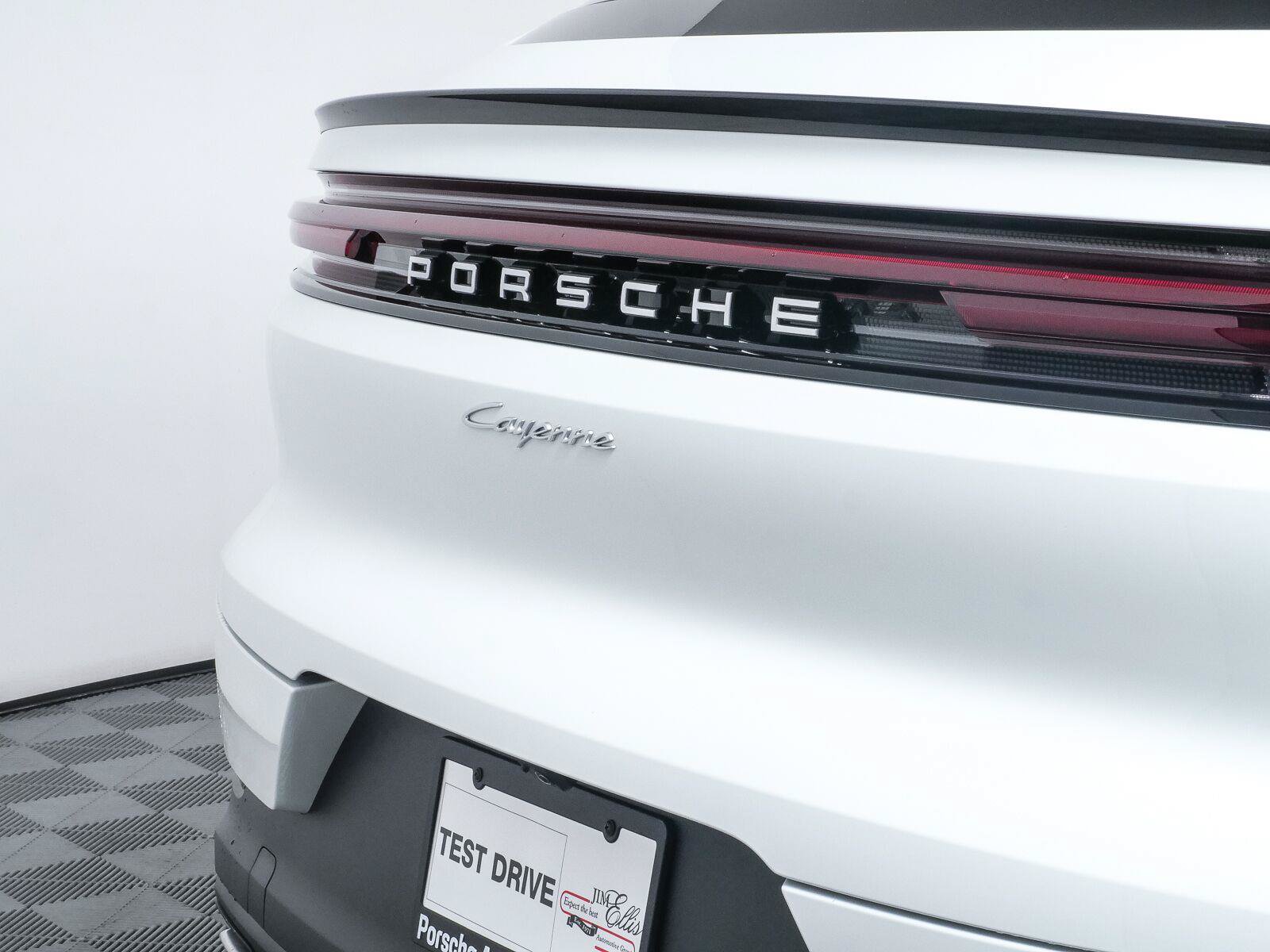 New 2026 Porsche Cayenne Coupe AWD/4WD image 38