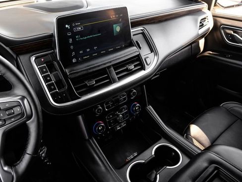 Used 2024 Chevrolet Suburban Premier image 19