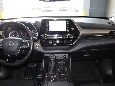 Used 2021 Toyota Highlander Limited AWD/4WD image 15