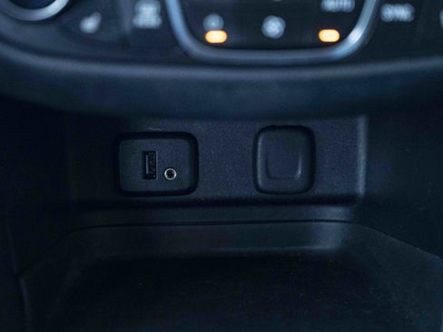 Used 2018 Chevrolet Equinox LT FWD image 34