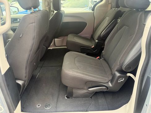 Used 2023 Chrysler Voyager LX FWD image 17