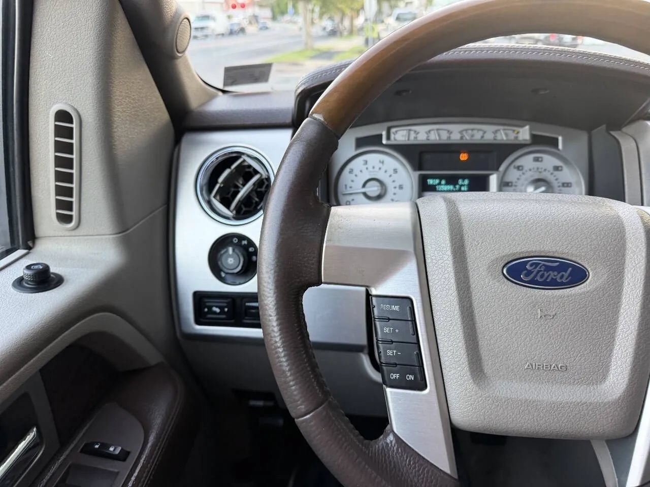 Used 2010 Ford F150 Platinum AWD/4WD image 26