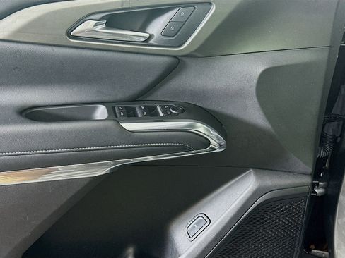 Used 2025 Chevrolet Traverse LT image 15