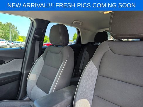 Used 2022 Chevrolet TrailBlazer LT w/ Convenience Package FWD image 9