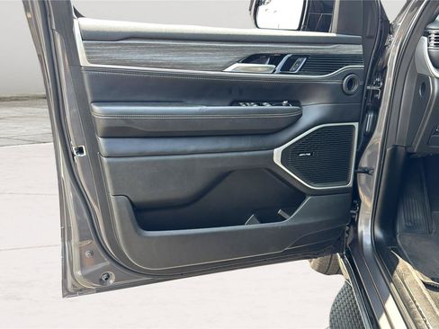 Certified 2024 Jeep Wagoneer L Series II w/ Flexible Seating Group AWD/4WD image 17