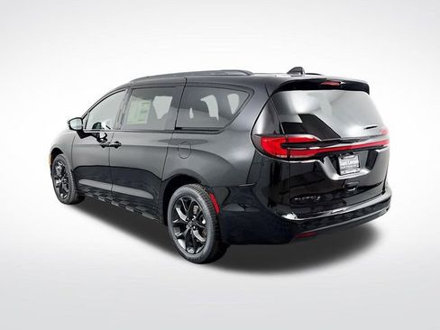 New 2026 Chrysler Pacifica Limited w/ S Appearance Package image 5