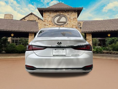 Certified 2024 Lexus ES 300h w/ Technology Package FWD image 28