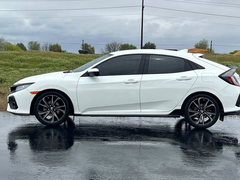 Used 2019 Honda Civic Sport image 7