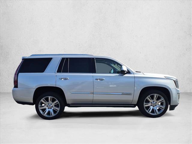 Used 2017 Cadillac Escalade Premium Luxury RWD image 4