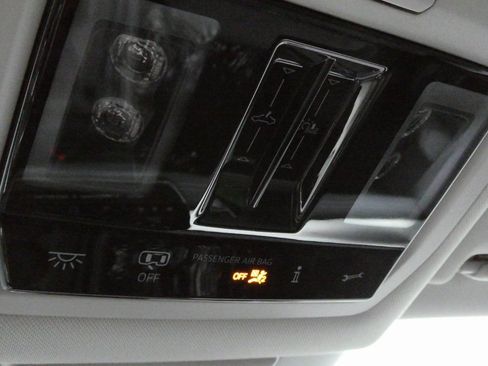 Used 2026 Volkswagen Tiguan SE AWD/4WD image 14