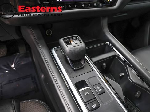 Used 2023 Nissan Pathfinder SL AWD/4WD image 13