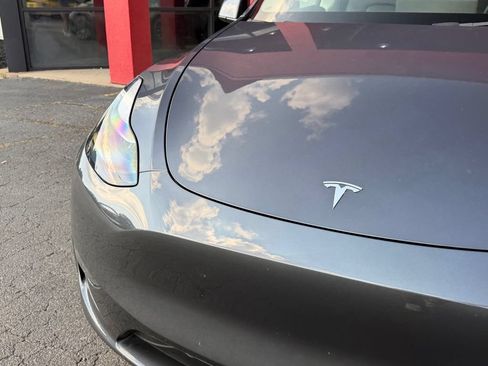 Used 2023 Tesla Model Y Long Range AWD/4WD image 3