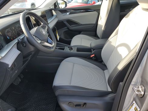 New 2026 Volkswagen Tiguan SE image 13