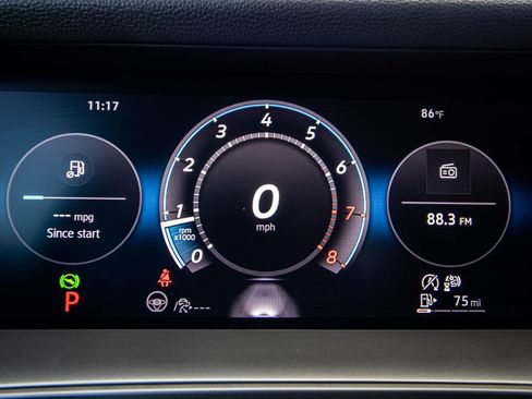 Certified 2025 Volkswagen Tiguan SE image 42