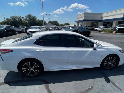 Used 2018 Toyota Camry SE w/ Convenience Package FWD image 6