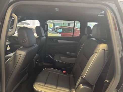 New 2026 Buick Enclave Avenir image 9