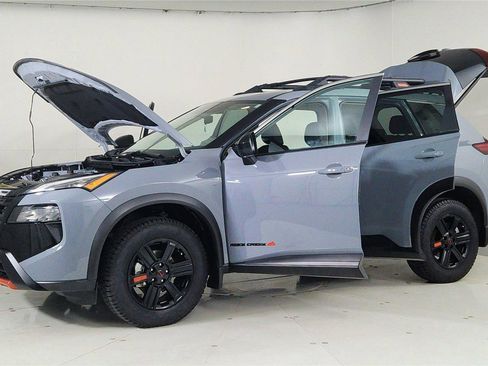 Used 2025 Nissan Rogue SV image 10