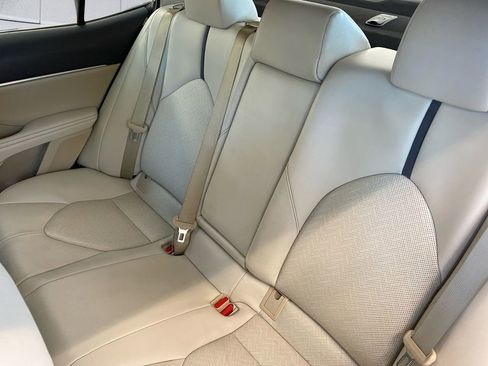 Used 2022 Toyota Camry XLE image 19
