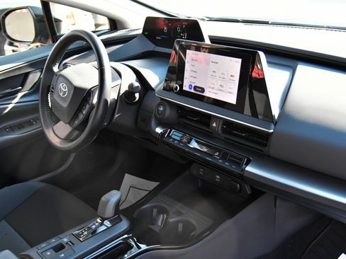 Used 2024 Toyota Prius LE FWD image 42