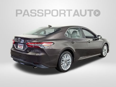 Used 2020 Toyota Camry XLE image 7