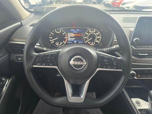 Used 2023 Nissan Altima 2.5 SV image 7