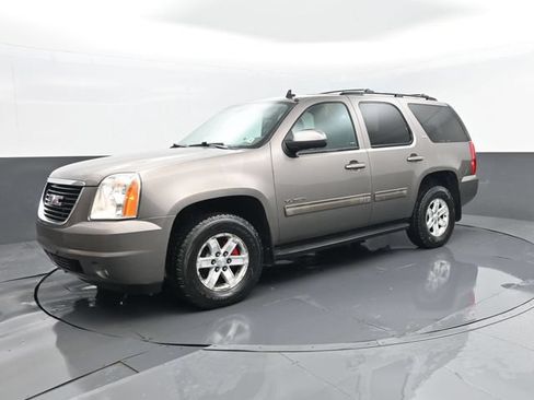 Used 2014 GMC Yukon SLT w/ SLT-2 Equipment Package AWD/4WD image 1