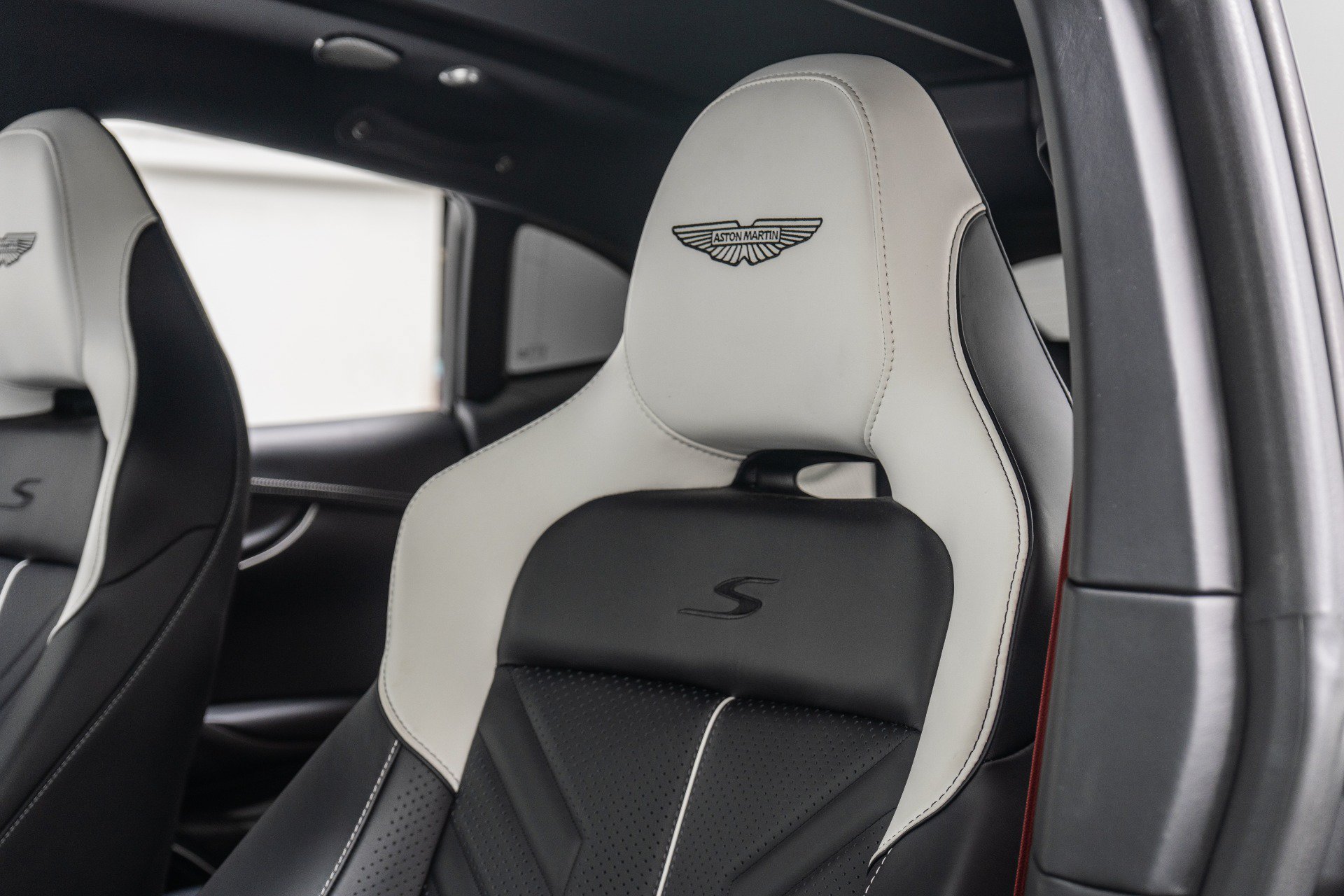 Used 2026 Aston Martin DBX S AWD/4WD image 27