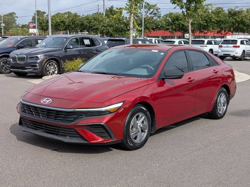 Used 2025 Hyundai Elantra SE w/ Cargo Package FWD image 7