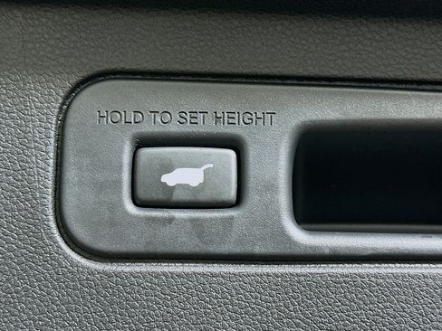 Used 2025 Honda Pilot EX-L image 32