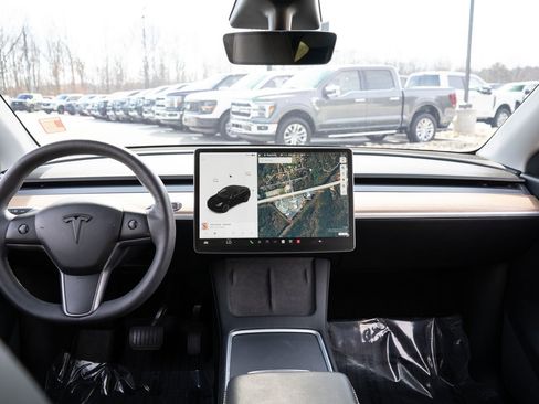 Used 2021 Tesla Model Y Long Range image 19