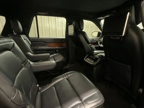 Used 2018 Lincoln Navigator Select image 15