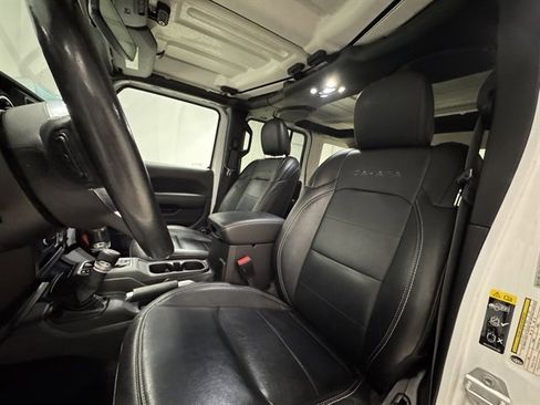 Used 2022 Jeep Wrangler Unlimited Sahara w/ Cold Weather Group image 18