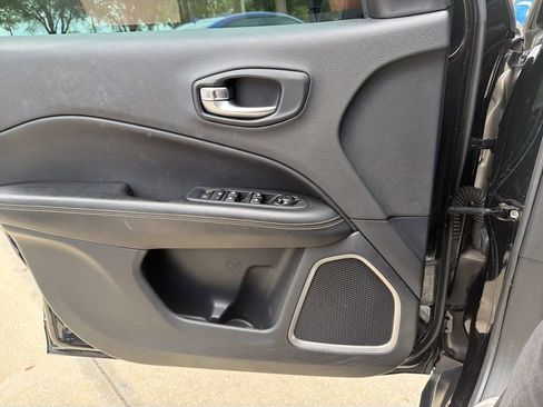 Used 2021 Jeep Compass Latitude FWD image 5