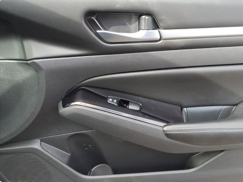 Used 2023 Nissan Altima 2.5 SV image 14
