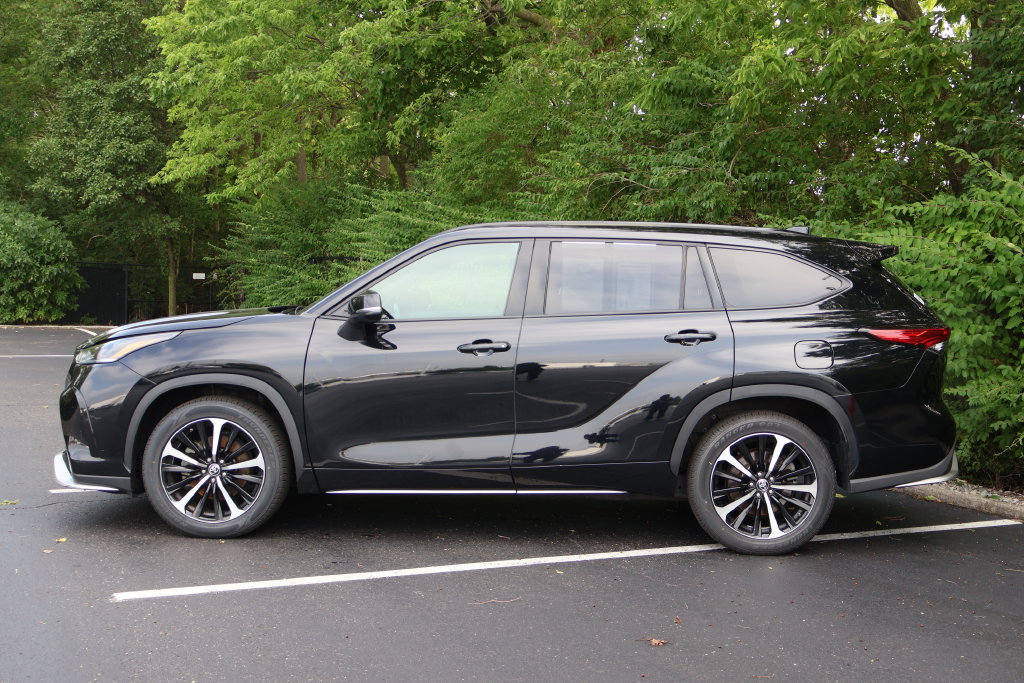 Used 2022 Toyota Highlander XSE FWD image 4