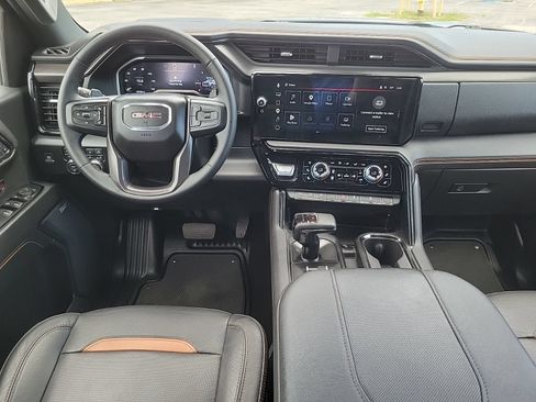 Used 2023 GMC Sierra 1500 AT4 w/ AT4 Premium Package AWD/4WD image 18