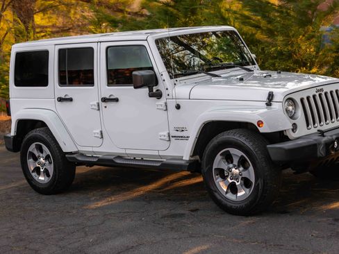 Used 2017 Jeep Wrangler Unlimited Sahara w/ Connectivity Group image 57