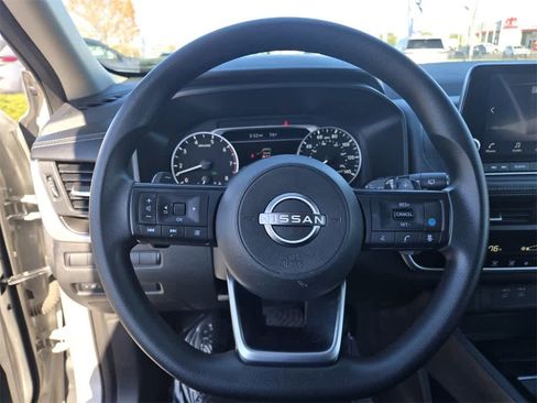 Used 2024 Nissan Rogue SV image 21