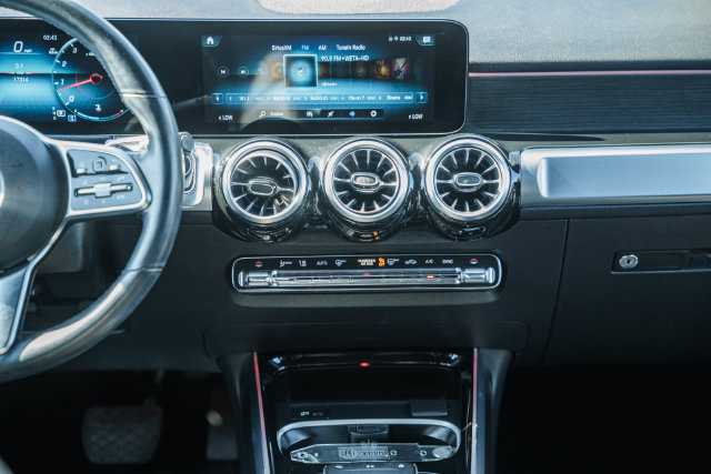 Certified 2023 Mercedes-Benz GLB 250 4MATIC w/ Premium Package image 22