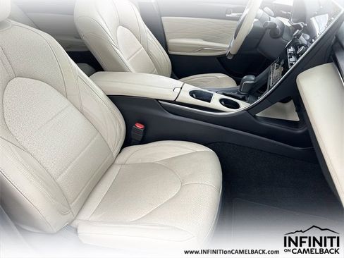 Used 2019 Toyota Avalon Limited image 11