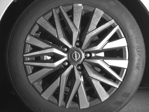 Used 2025 Nissan Altima 2.5 SV image 12