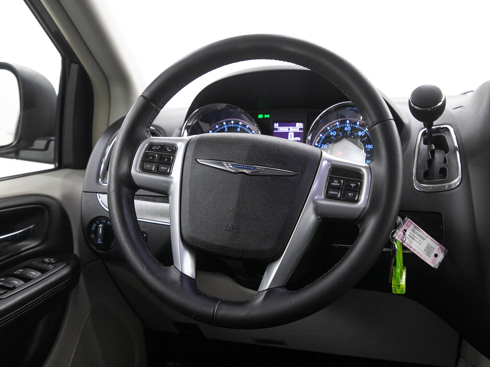 Used 2013 Chrysler Town & Country Touring FWD image 20