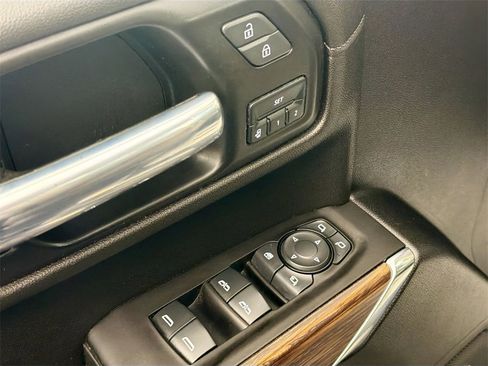 Used 2021 Chevrolet Silverado 1500 High Country w/ Technology Package image 17